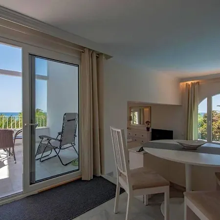 En Costabella Villa *